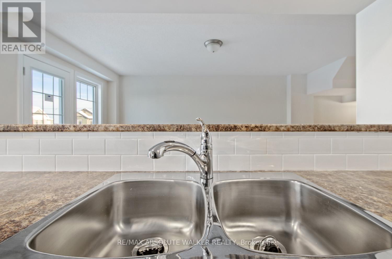 376 Willow Aster Circle, Ottawa, Ontario  K4A 1C8 - Photo 3 - X12310551