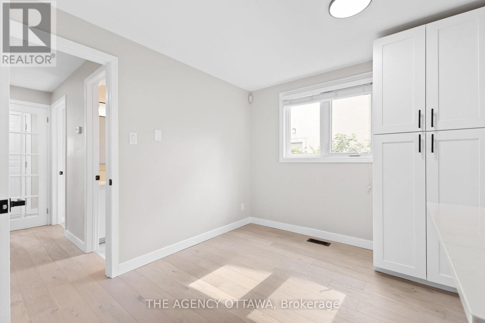 688 Laverendrye Drive, Ottawa, Ontario  K1J 7X6 - Photo 11 - X12310604