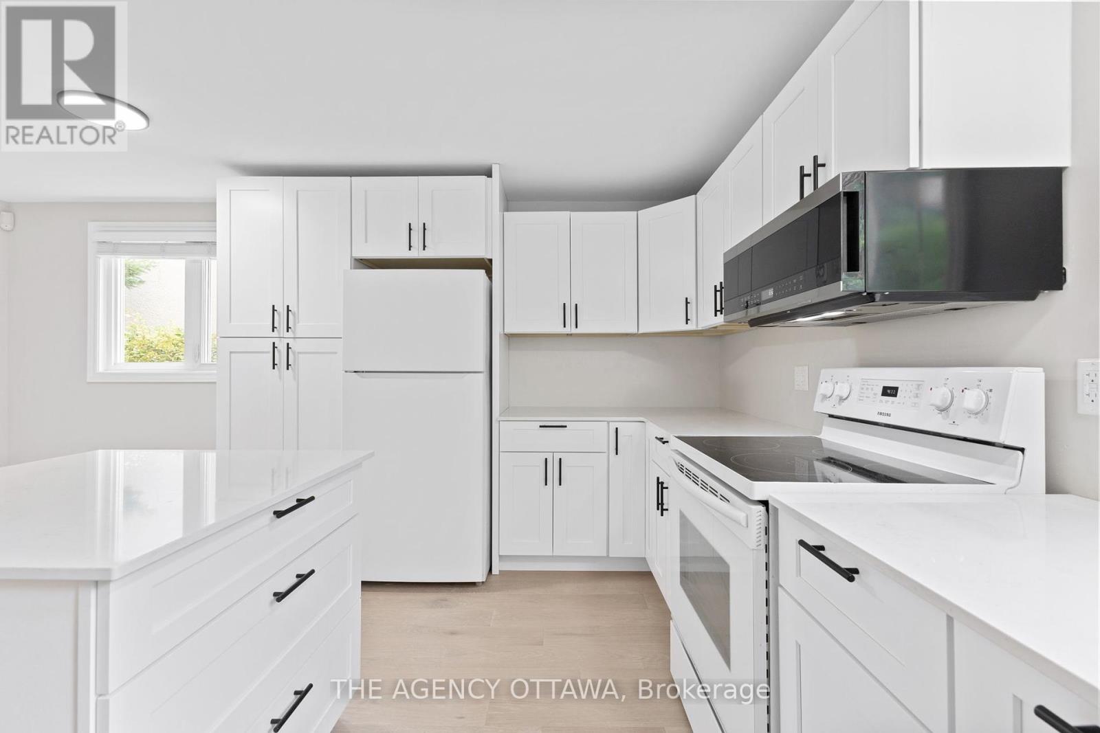 688 Laverendrye Drive, Ottawa, Ontario  K1J 7X6 - Photo 12 - X12310604
