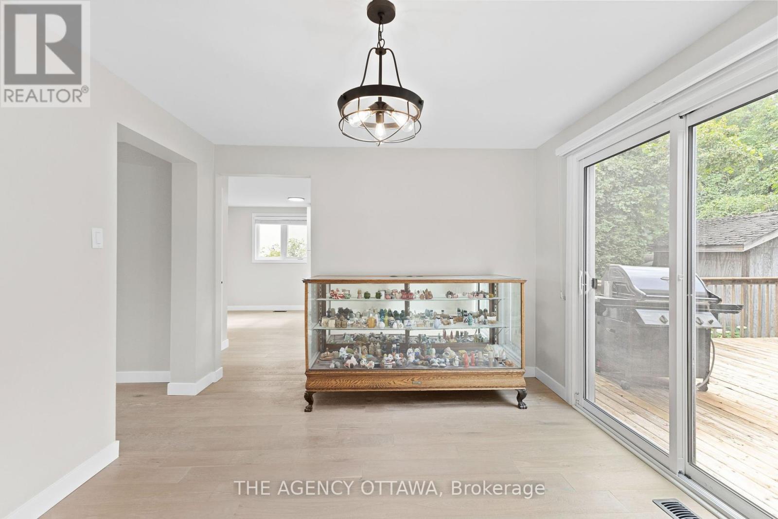 688 Laverendrye Drive, Ottawa, Ontario  K1J 7X6 - Photo 16 - X12310604