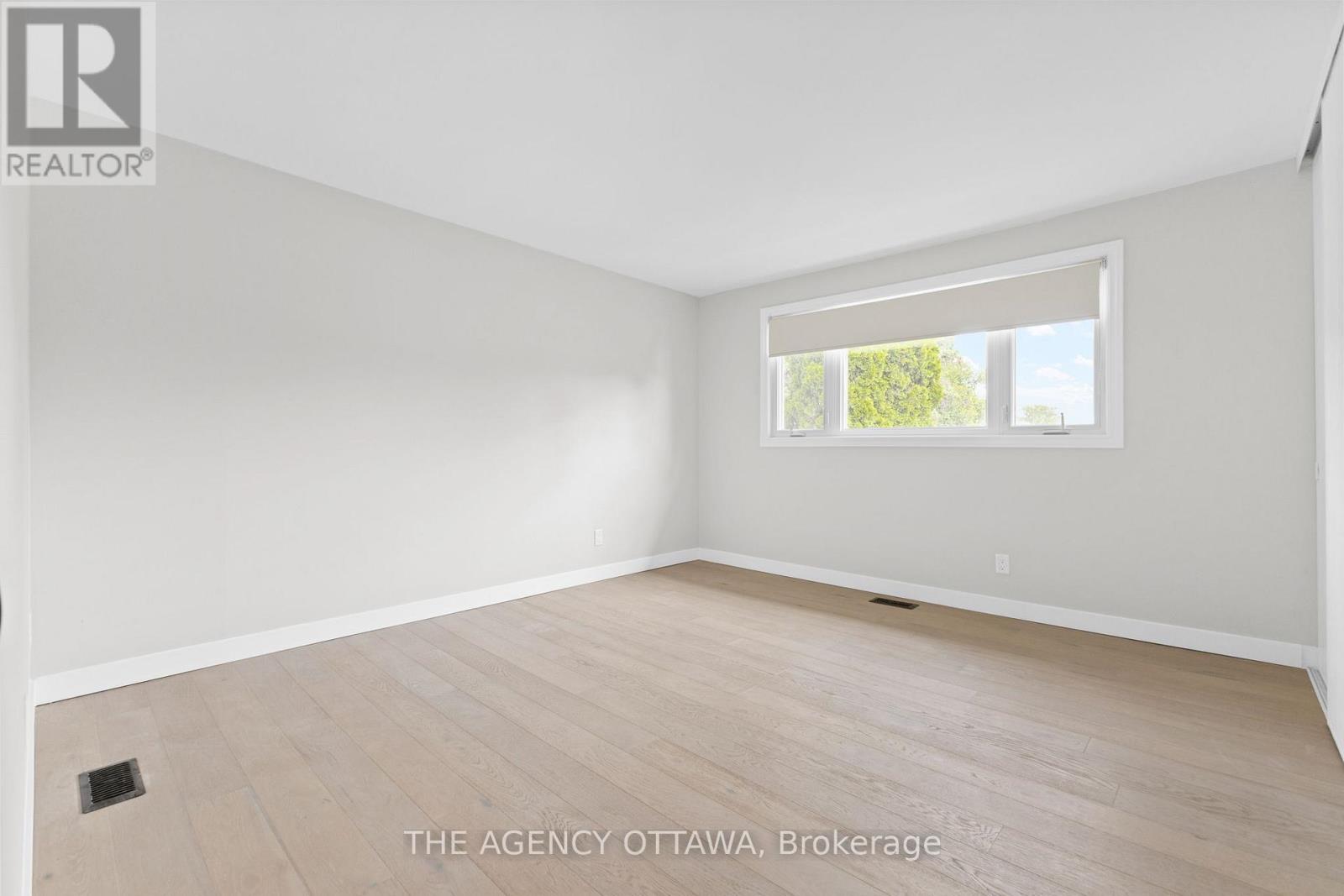 688 Laverendrye Drive, Ottawa, Ontario  K1J 7X6 - Photo 21 - X12310604