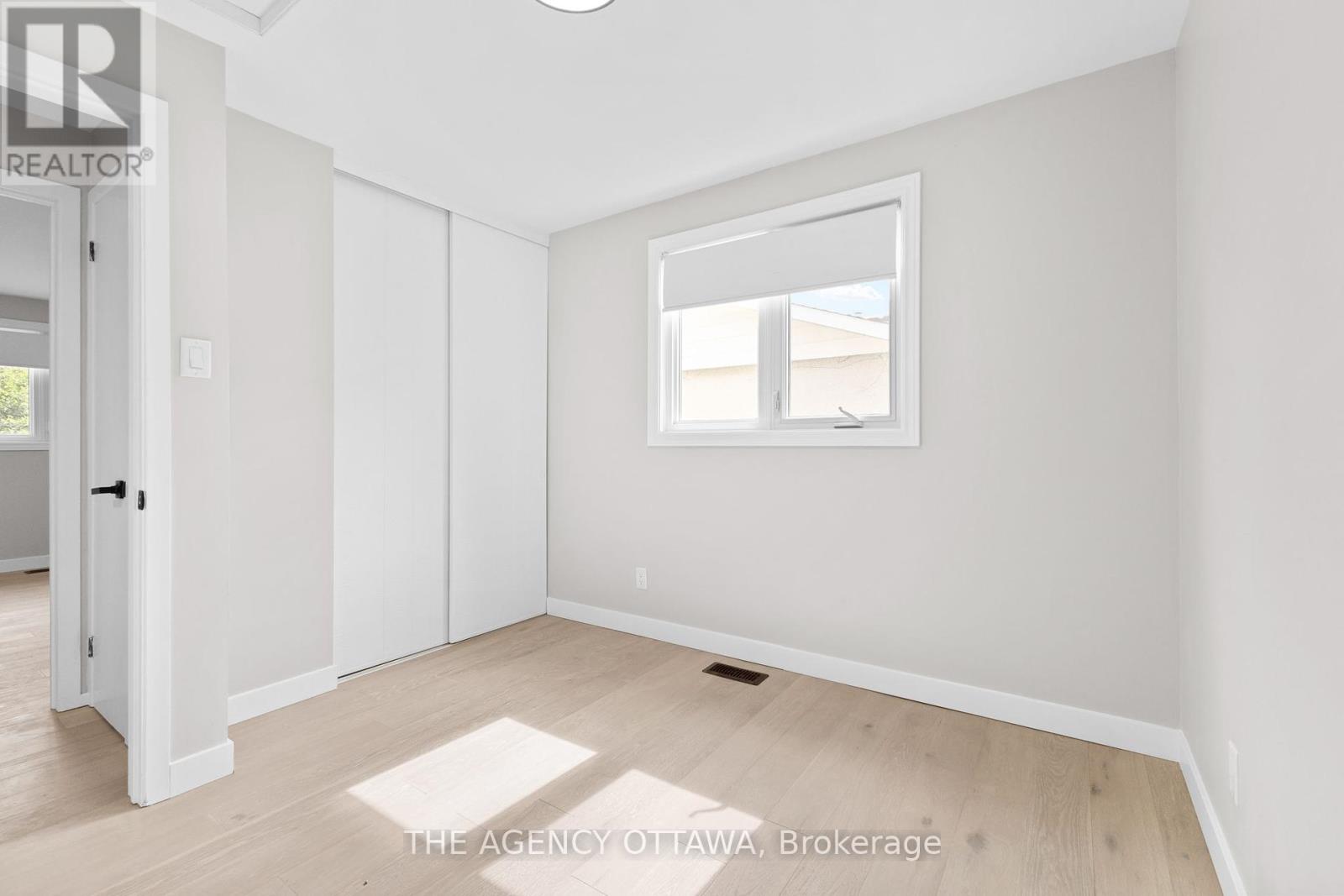 688 Laverendrye Drive, Ottawa, Ontario  K1J 7X6 - Photo 29 - X12310604