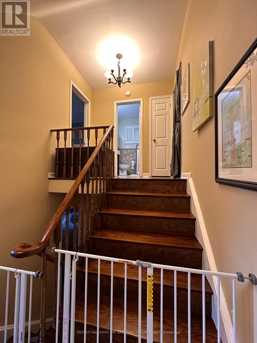 290 Gretel Drive, Richmond Hill, Ontario  L4C 4V1 - Photo 4 - N12310422