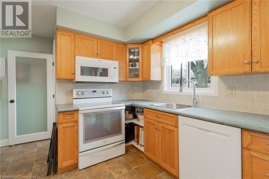 Photo 16 of 49 for 3 Honeysuckle Crescent