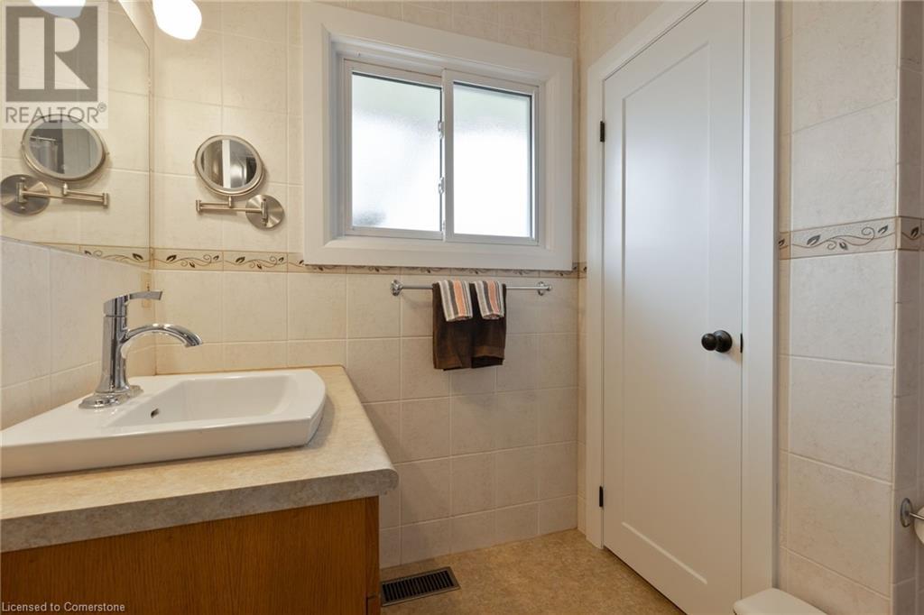 Photo 25 of 49 for 3 Honeysuckle Crescent