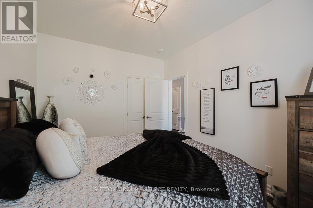432 - 9861 Glendon Drive, Middlesex Centre, Ontario  N0L 1R0 - Photo 5 - X12310584