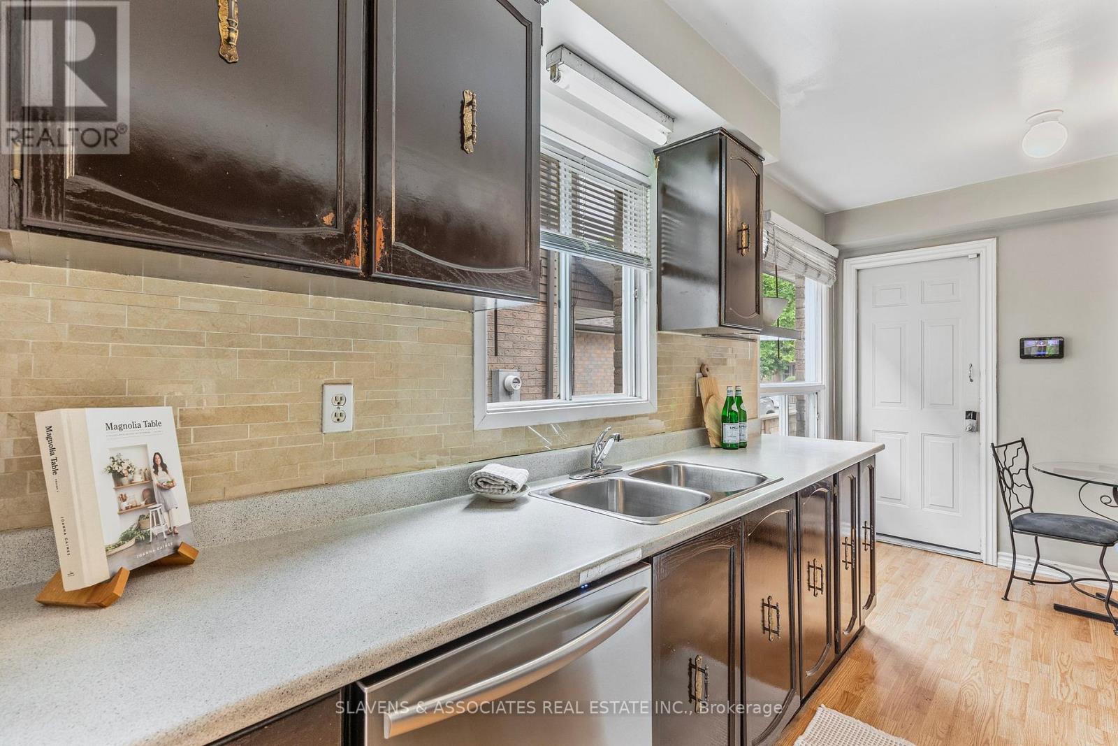 37 Vodden Street W, Brampton, Ontario  L6X 2W6 - Photo 16 - W12310425