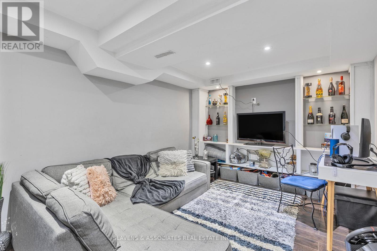 37 Vodden Street W, Brampton, Ontario  L6X 2W6 - Photo 29 - W12310425