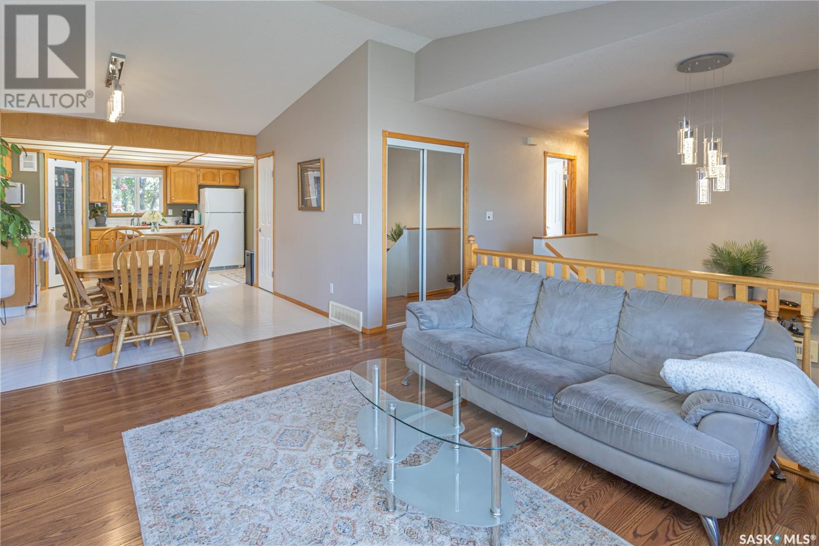 Property at 222 Beerling CRESCENT image 4