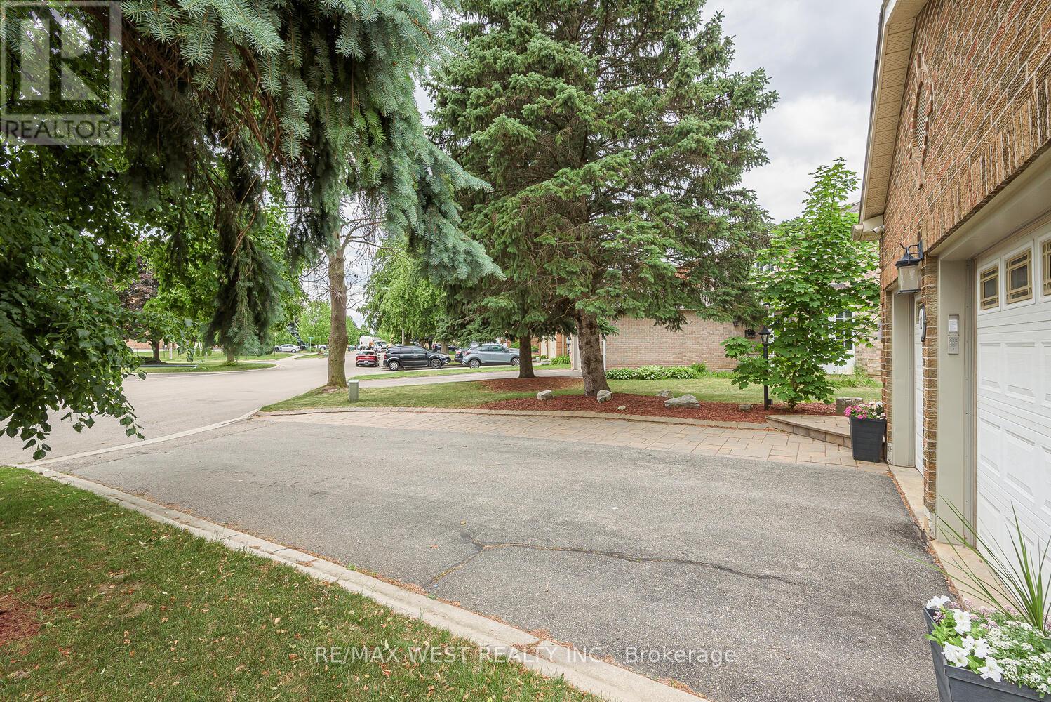 Property at 12 BARR CRESCENT image 4