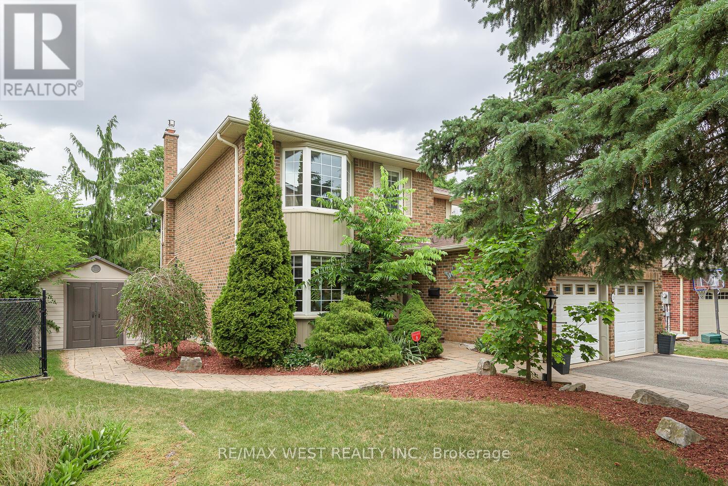Property at 12 BARR CRESCENT image 3