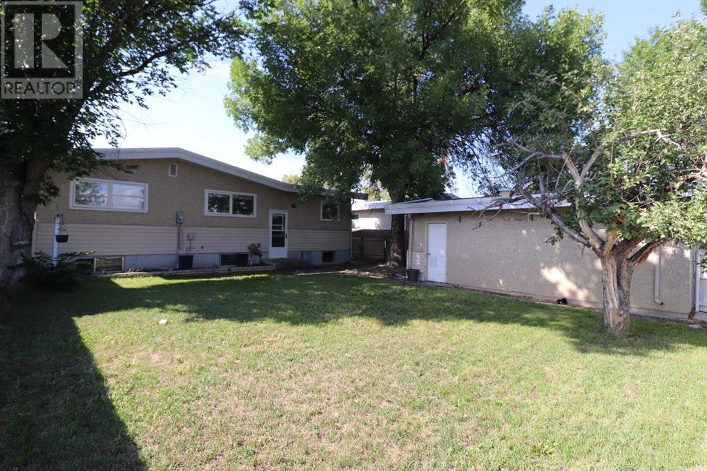 Property at 629 25 Street N image 3