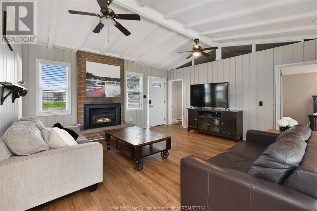 Property at 206 ROBSON image 5
