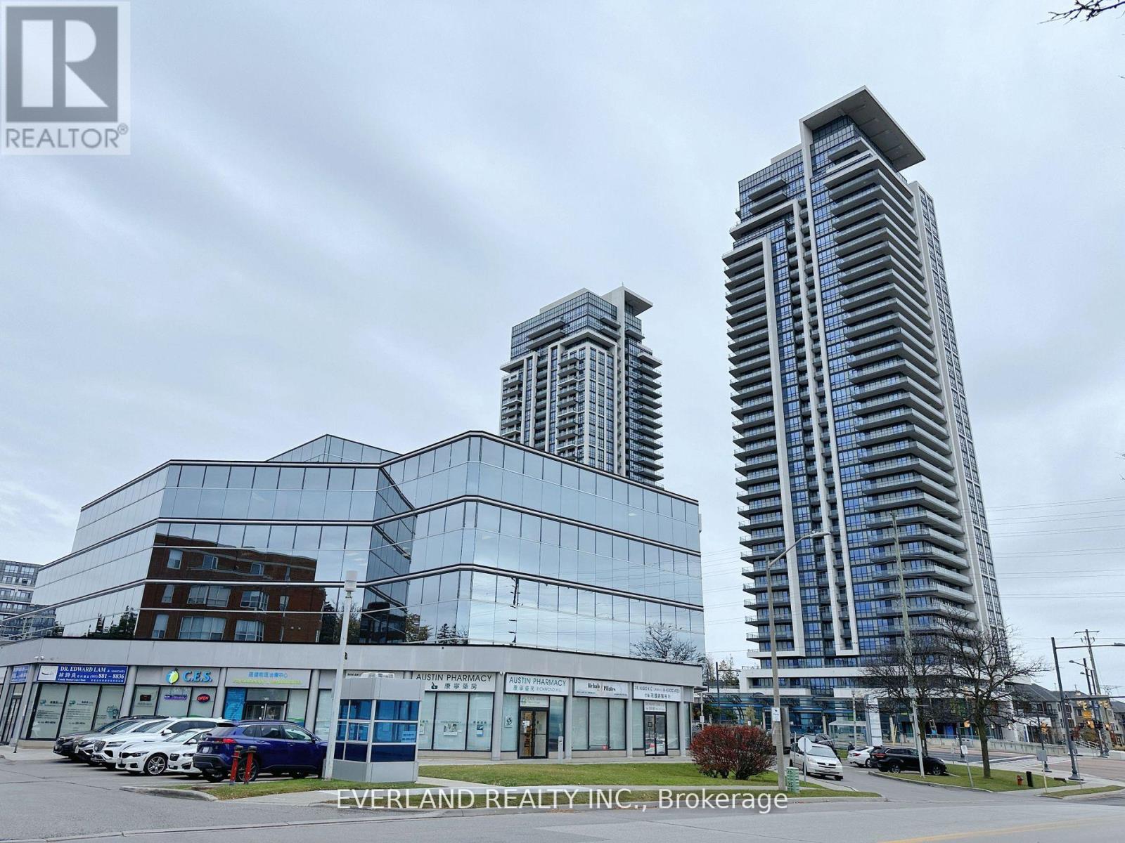 12-14 - 328 Highway 7 Avenue E, Richmond Hill (Doncrest), Ontario  L4B 3P7 - Photo 3 - N12310599