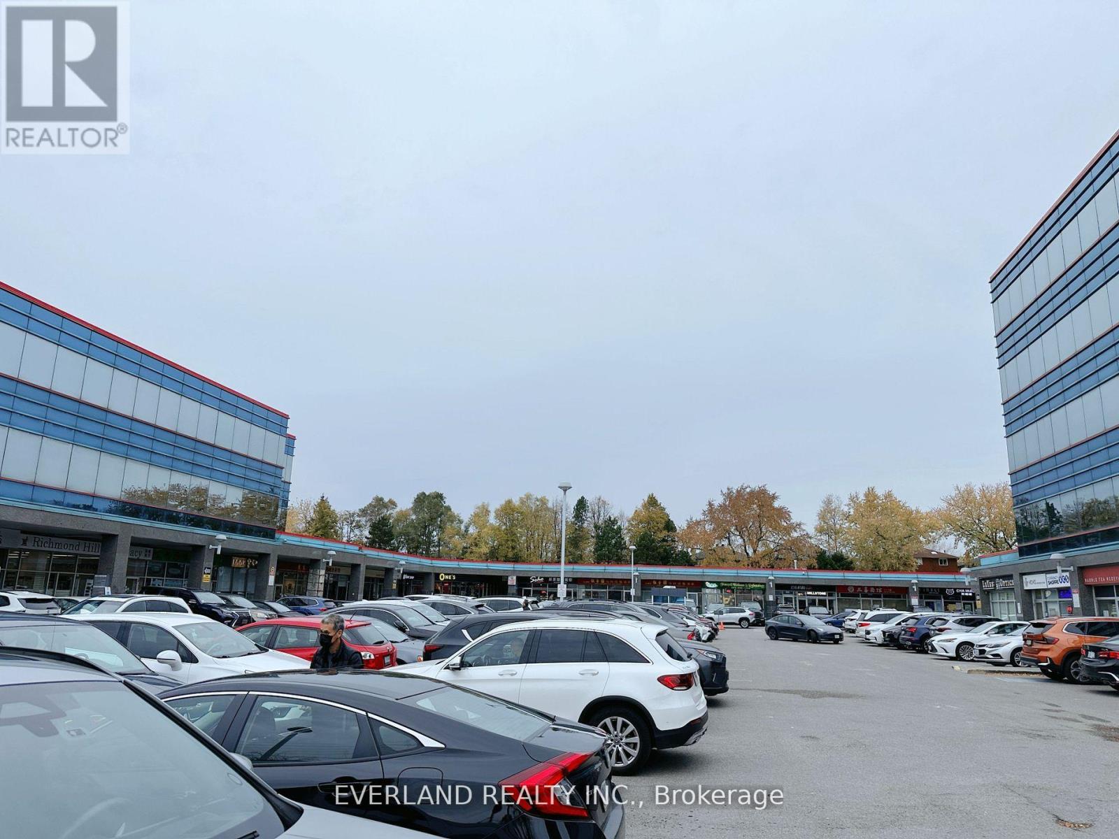 12-14 - 328 Highway 7 Avenue E, Richmond Hill (Doncrest), Ontario  L4B 3P7 - Photo 4 - N12310599