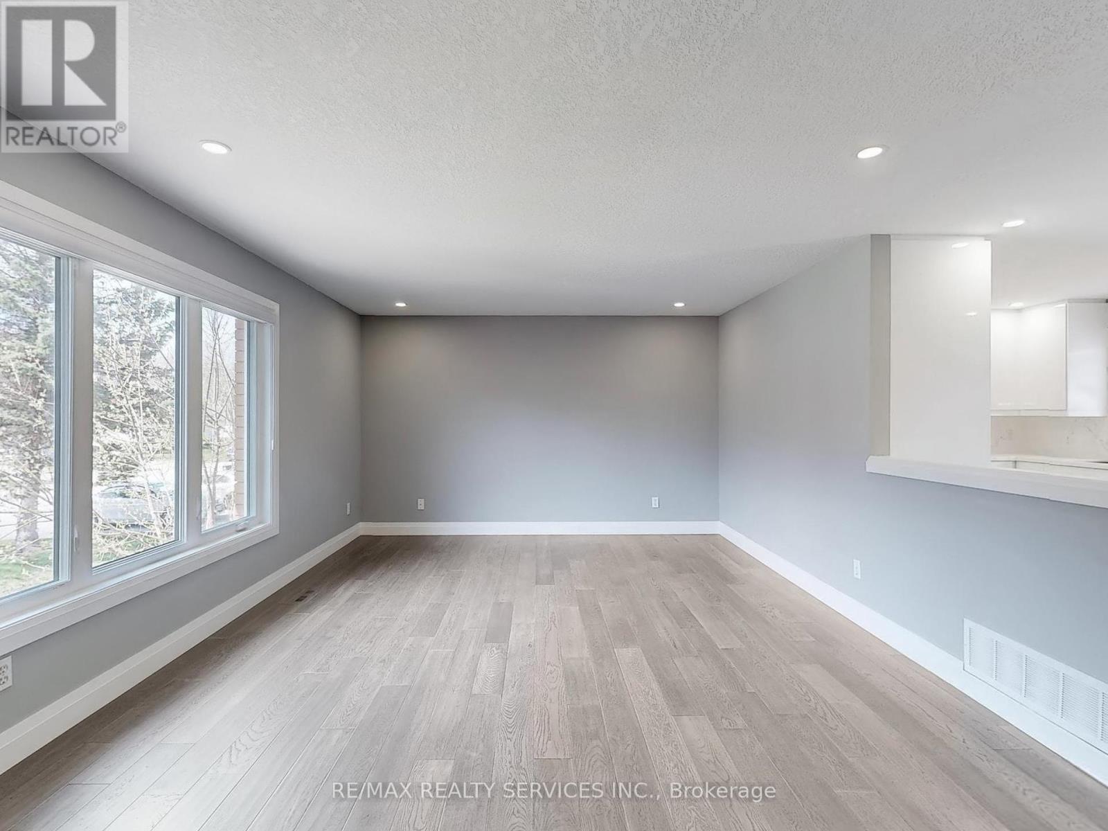 35 Innisbrook Drive, Wasaga Beach, Ontario  L9Z 1G2 - Photo 9 - S12310540