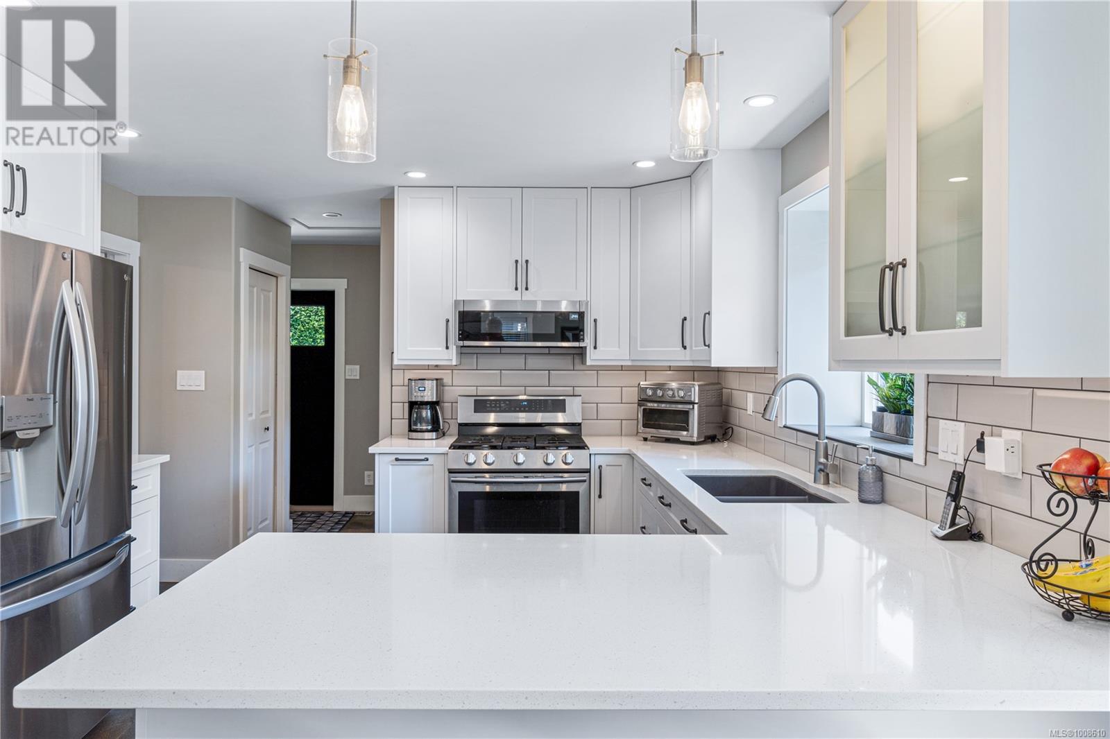 Property at 5541 Westdale Rd image 3