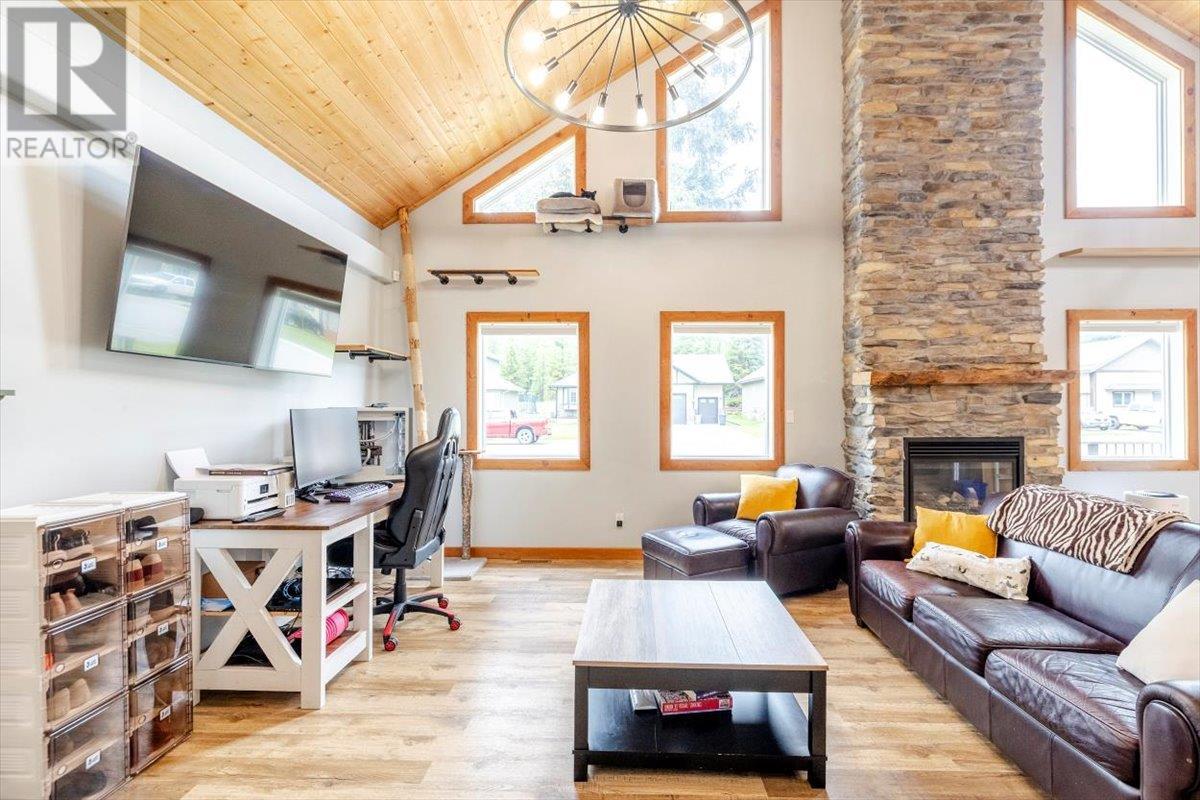 2074 Golden Eagle Drive, Sparwood, British Columbia  V0B 2G2 - Photo 13 - 10356854