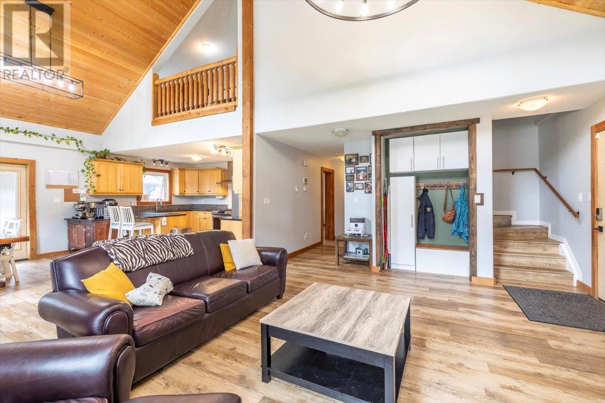 2074 Golden Eagle Drive, Sparwood, British Columbia  V0B 2G2 - Photo 8 - 10356854