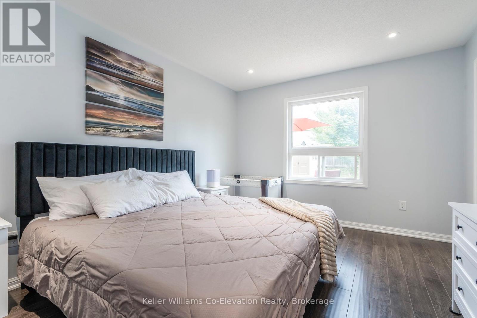92 Wesley Avenue, Wasaga Beach, Ontario  L9Z 0B9 - Photo 10 - S12221031