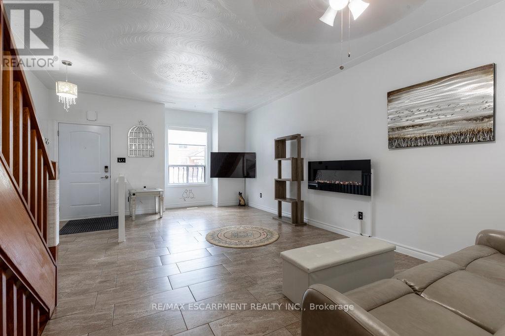 Property at 52 CLYDE STREET image 5