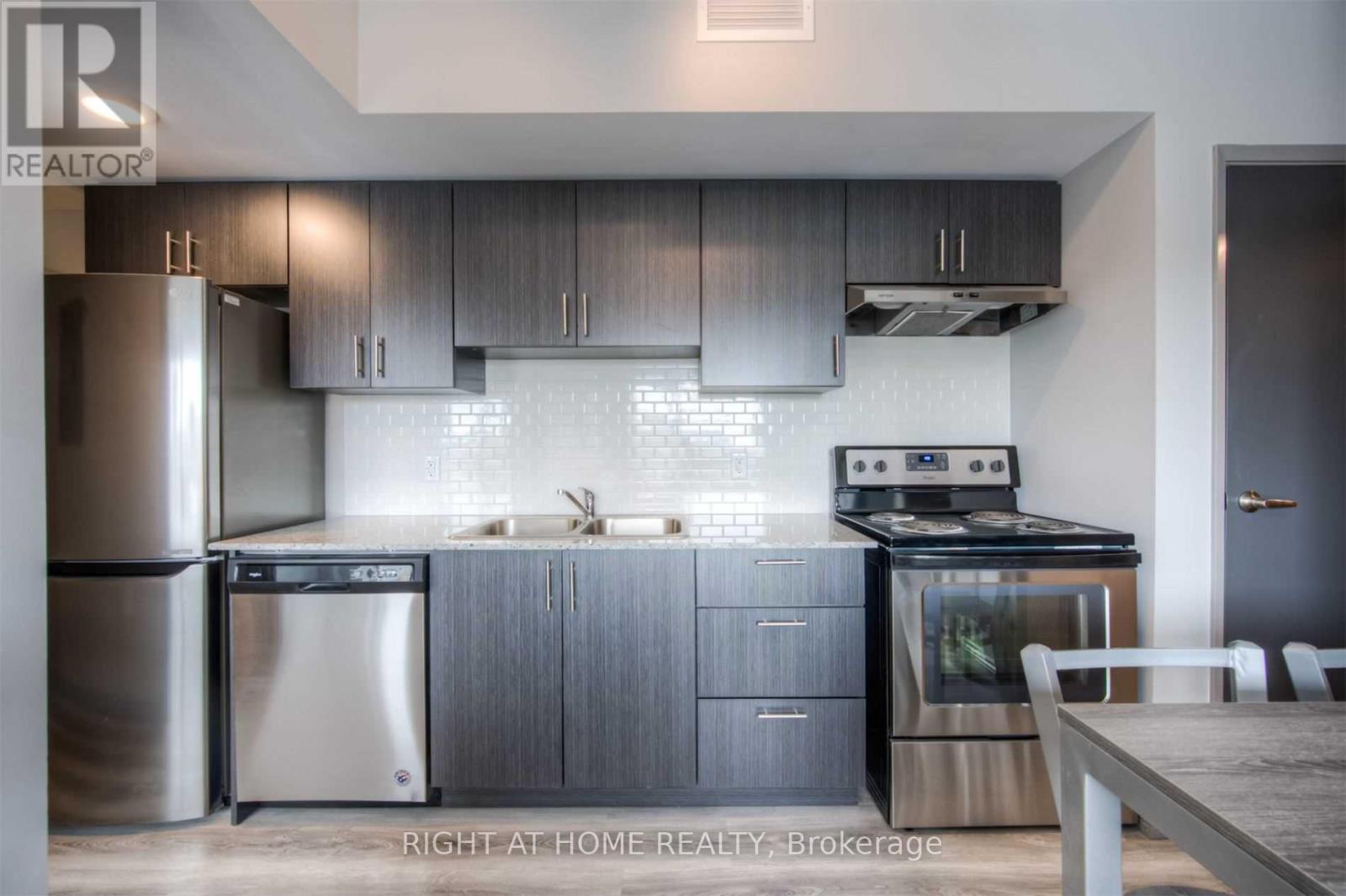 G101 - 275 Larch Street, Waterloo, Ontario  N2L 3R2 - Photo 4 - X12310529