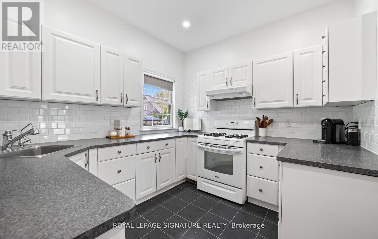 124 Eastbourne Avenue, Hamilton (St. Clair), Ontario  L8M 2M8 - Photo 12 - X12310620