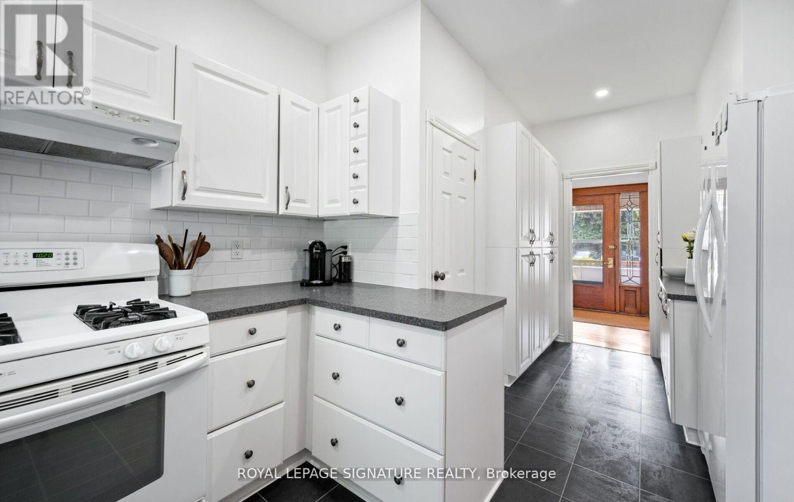 124 Eastbourne Avenue, Hamilton (St. Clair), Ontario  L8M 2M8 - Photo 14 - X12310620