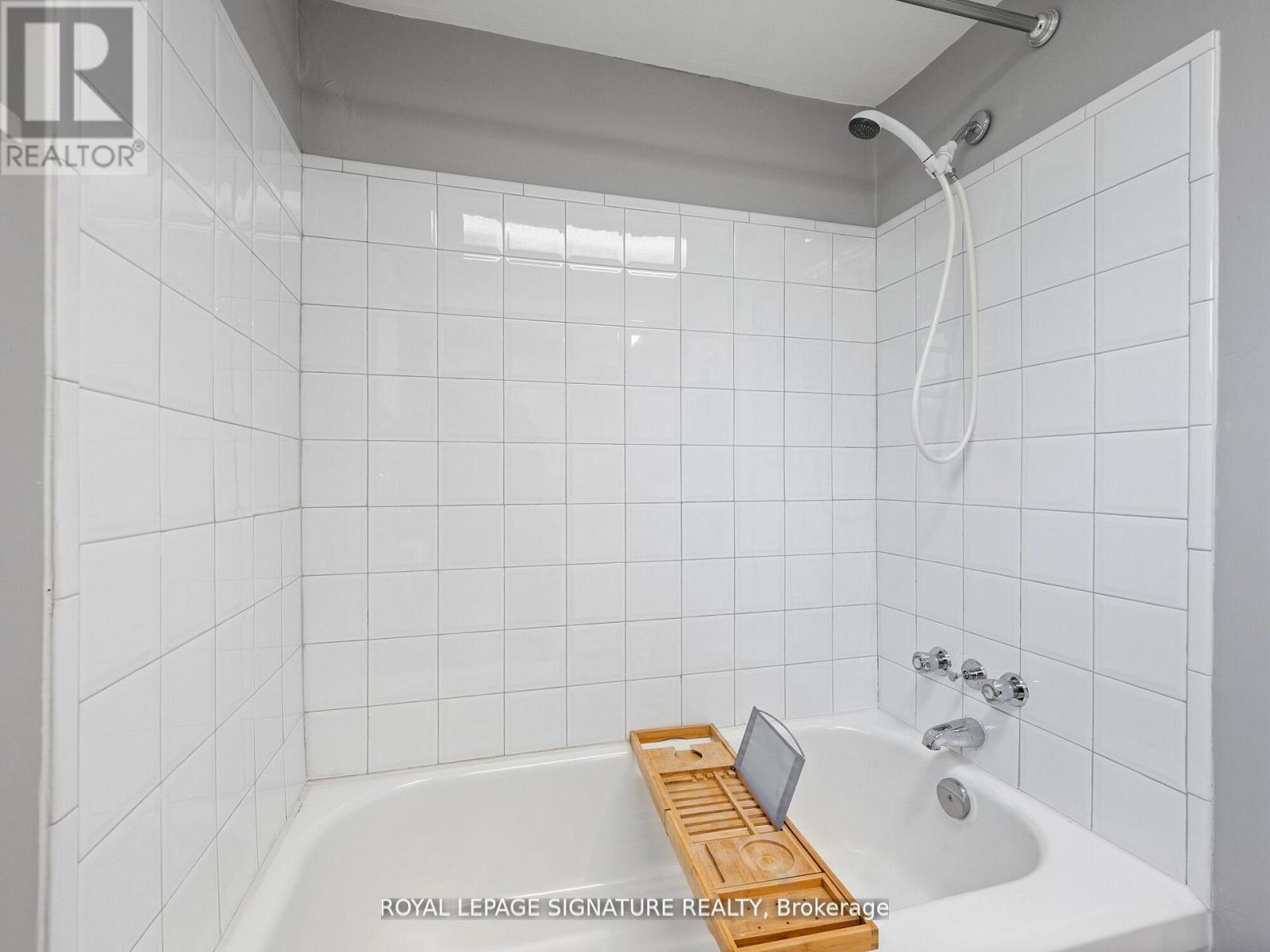 124 Eastbourne Avenue, Hamilton (St. Clair), Ontario  L8M 2M8 - Photo 18 - X12310620