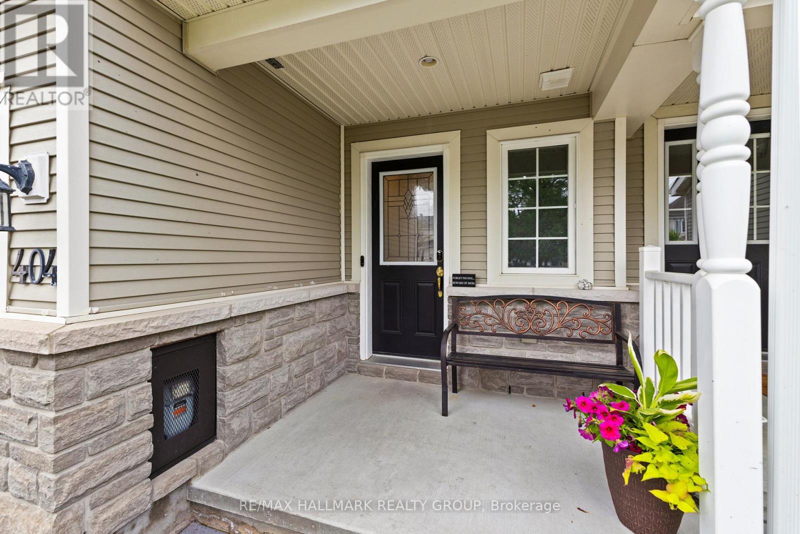 Property at 404 WISTERIA CRESCENT image 4