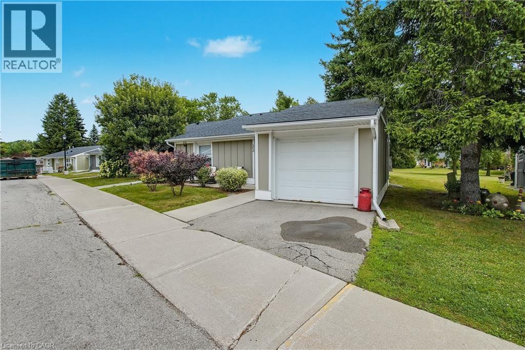 33 Szollosy Circle, Hamilton, Ontario  L9B 1T8 - Photo 3 - 40753674