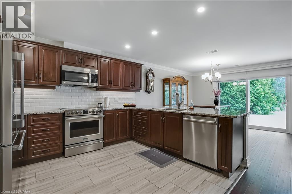 33 Szollosy Circle, Hamilton, Ontario  L9B 1T8 - Photo 16 - 40753674