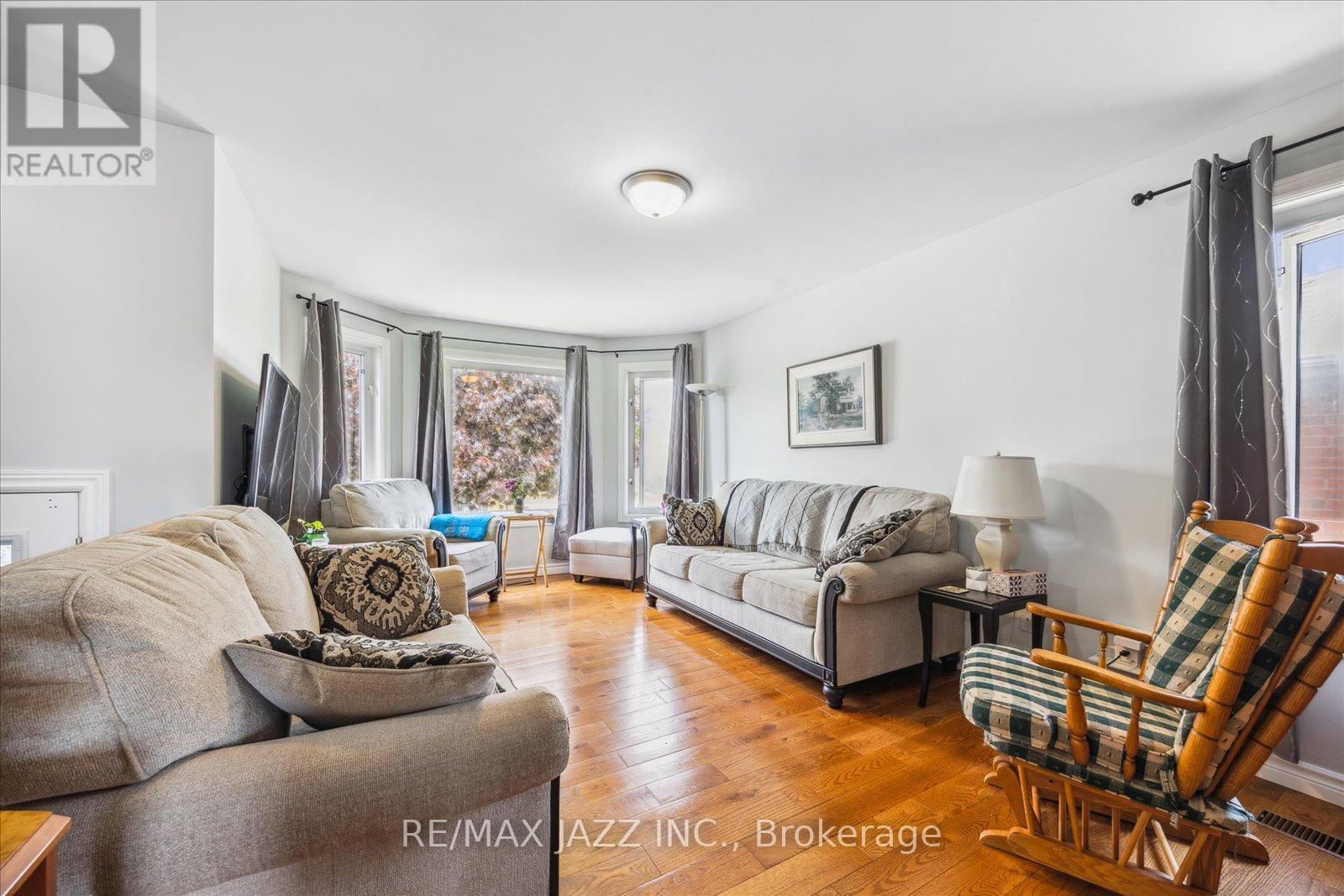 Property at 39 MCGIBBON BOULEVARD image 5