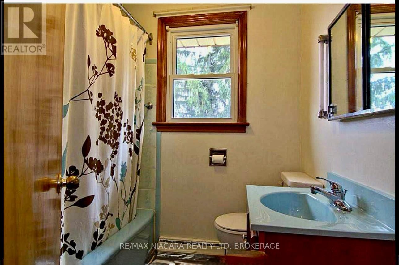 6020 Althea Street, Niagara Falls, Ontario  L2E 5G5 - Photo 4 - X12301515