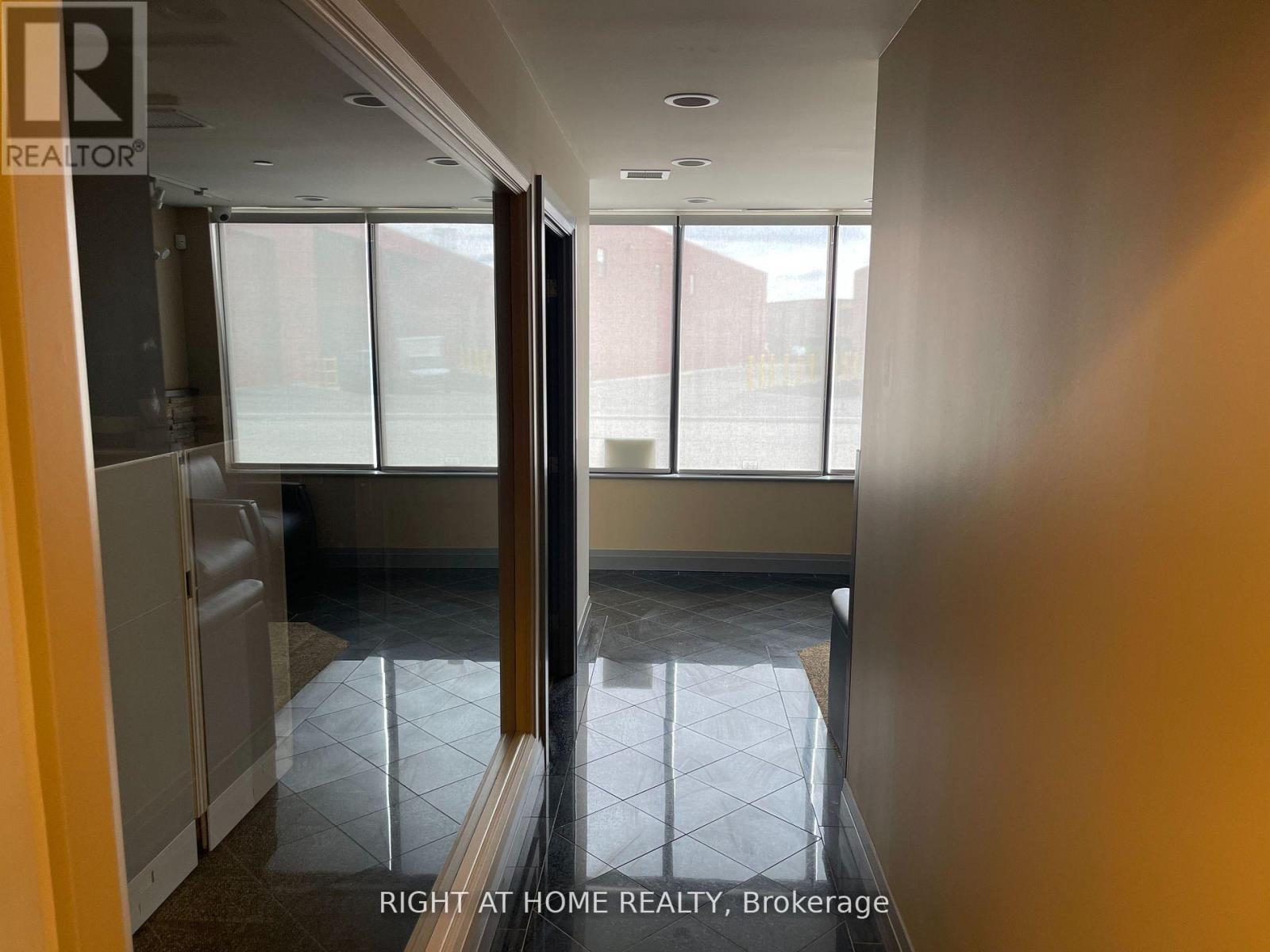 12 - 160 Cidermill Avenue, Vaughan, Ontario  L4K 4K5 - Photo 11 - N12310695