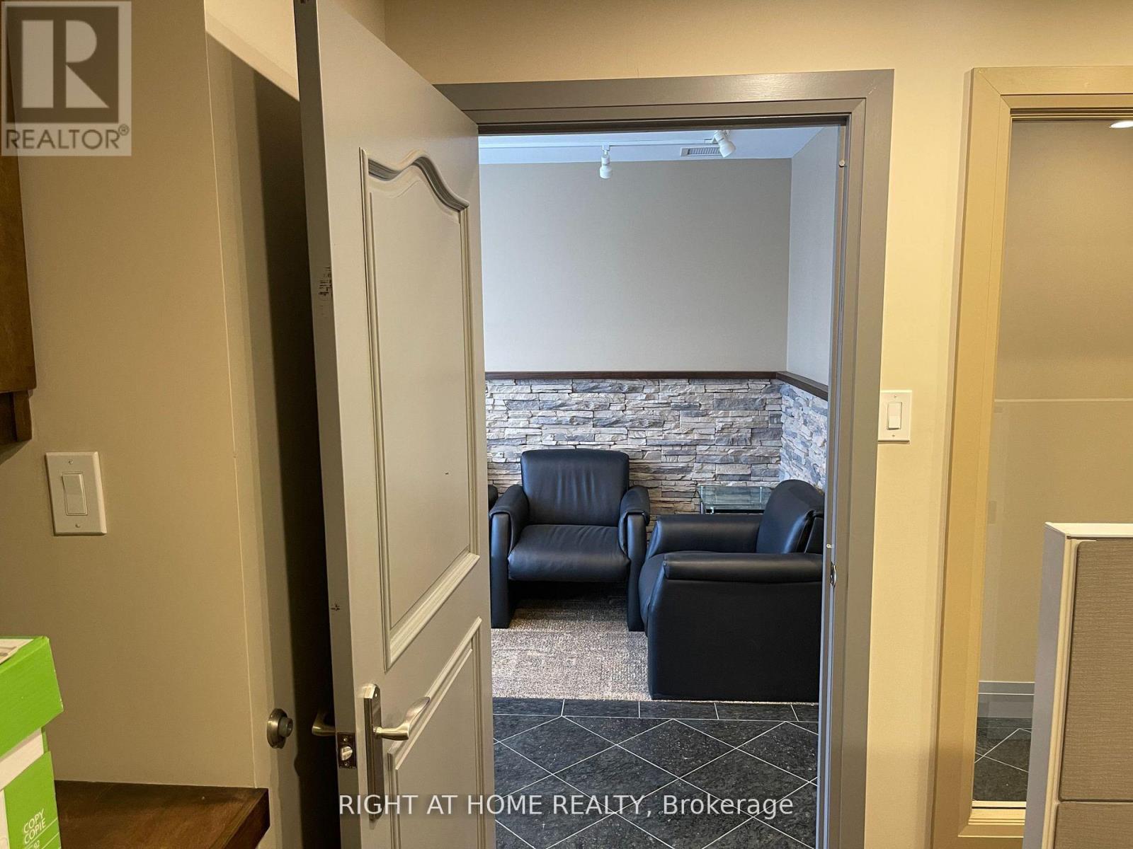 12 - 160 Cidermill Avenue, Vaughan, Ontario  L4K 4K5 - Photo 8 - N12310695