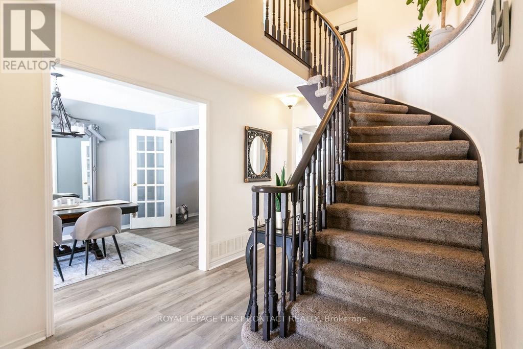 13 Irwin Drive, Barrie, Ontario  L4N 7A6 - Photo 7 - S12310685