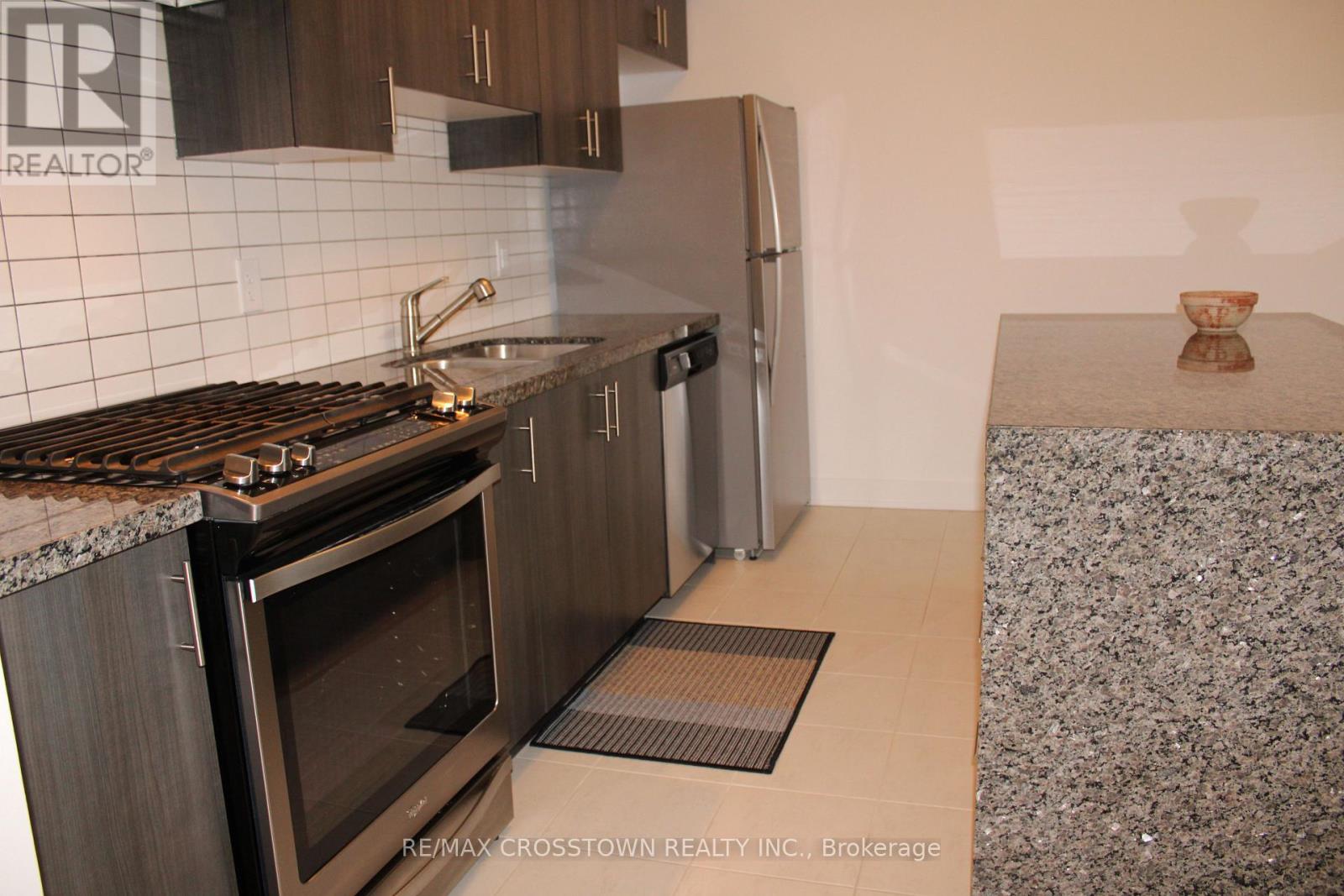 408 - 6 Spice Way, Barrie, Ontario  L9J 0J9 - Photo 4 - S12277726