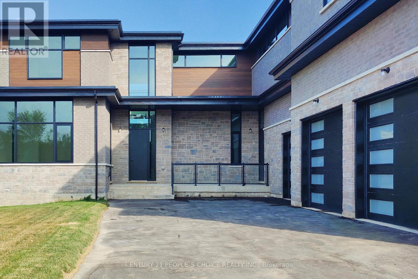 14 Sugarbush Court, Halton Hills, Ontario  L7G 4S7 - Photo 3 - W12308048
