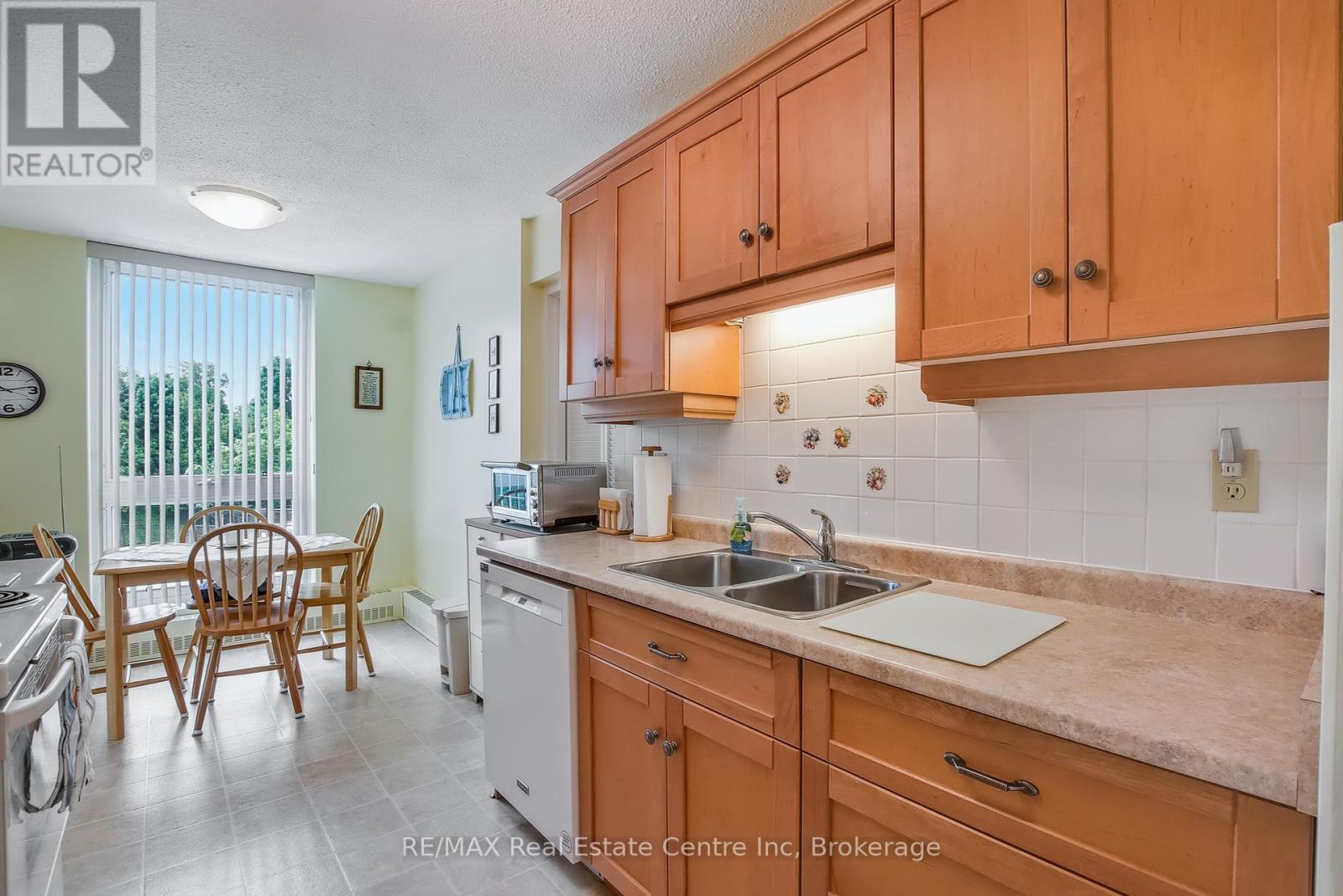 214 - 19 Woodlawn Road E, Guelph, Ontario  N1H 1G6 - Photo 10 - X12310718
