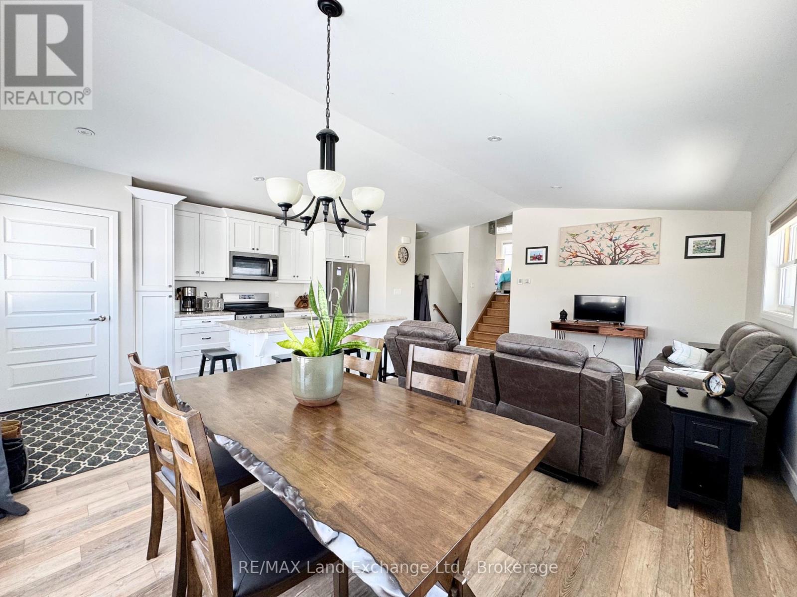 329 Bricker Street, Saugeen Shores, Ontario  N0H 2C1 - Photo 2 - X12310839