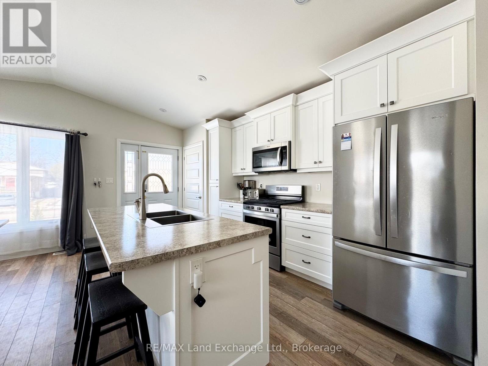 329 Bricker Street, Saugeen Shores, Ontario  N0H 2C1 - Photo 3 - X12310839