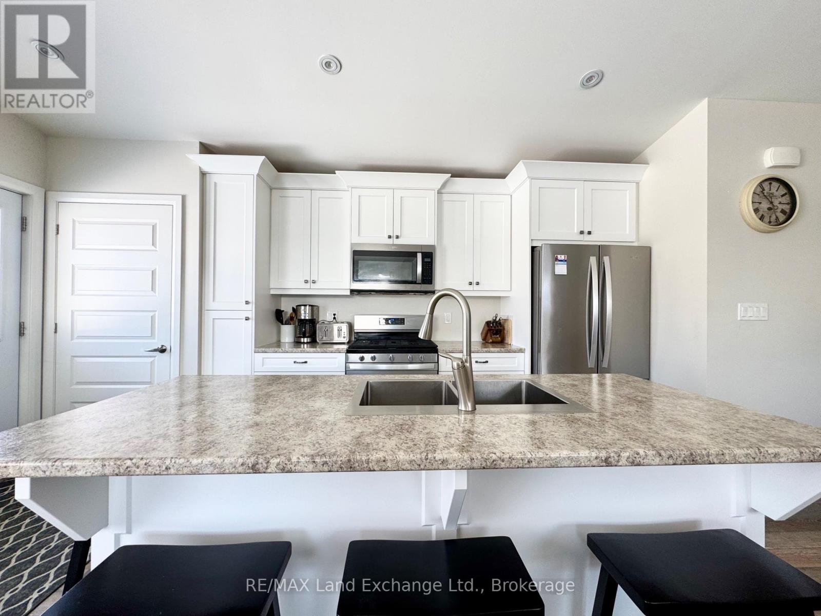 329 Bricker Street, Saugeen Shores, Ontario  N0H 2C1 - Photo 4 - X12310839