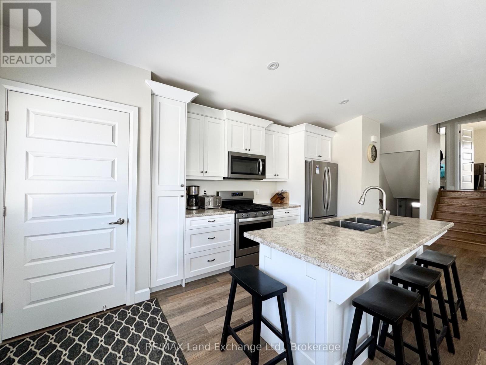 329 Bricker Street, Saugeen Shores, Ontario  N0H 2C1 - Photo 5 - X12310839