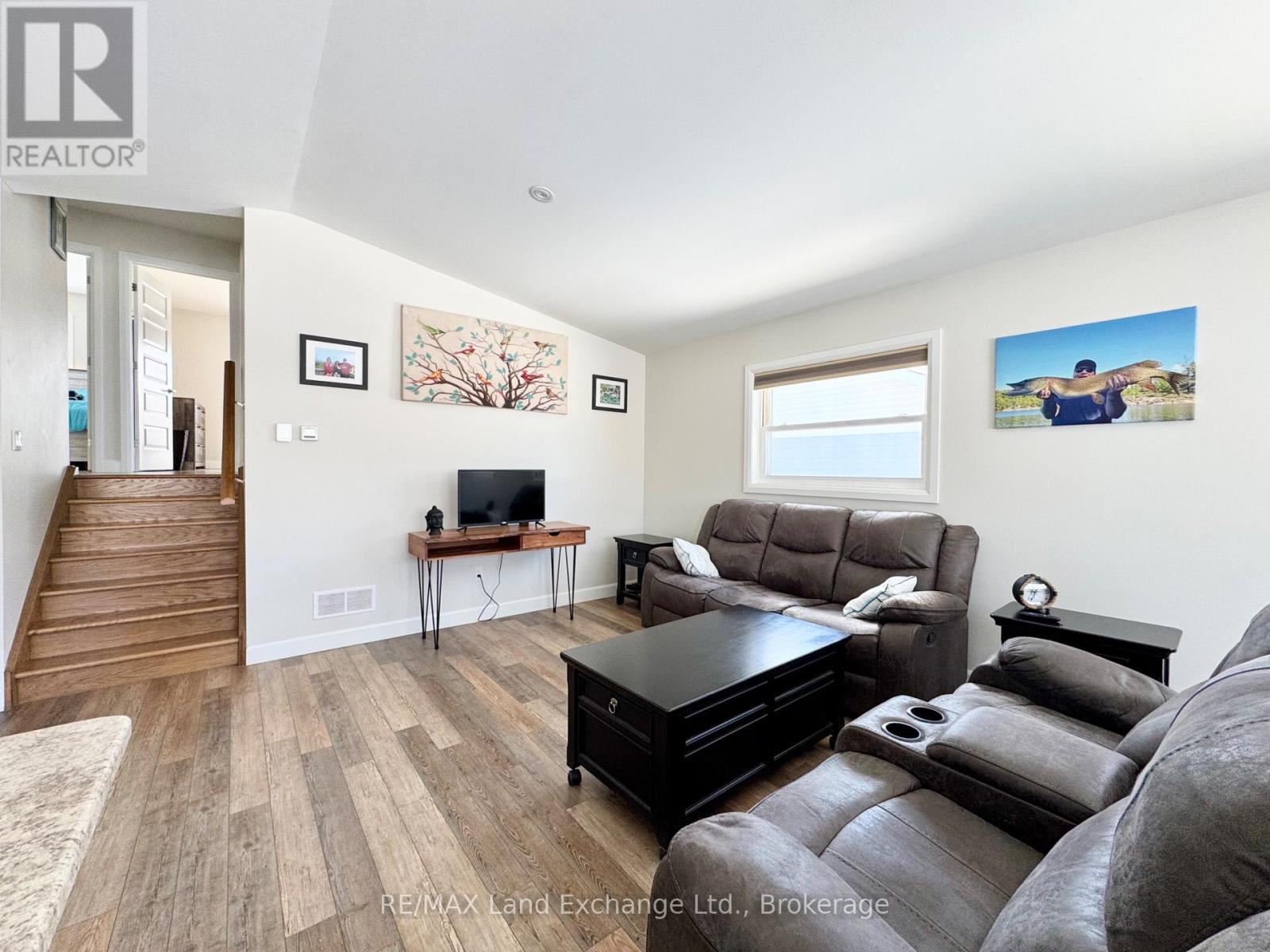 329 Bricker Street, Saugeen Shores, Ontario  N0H 2C1 - Photo 9 - X12310839