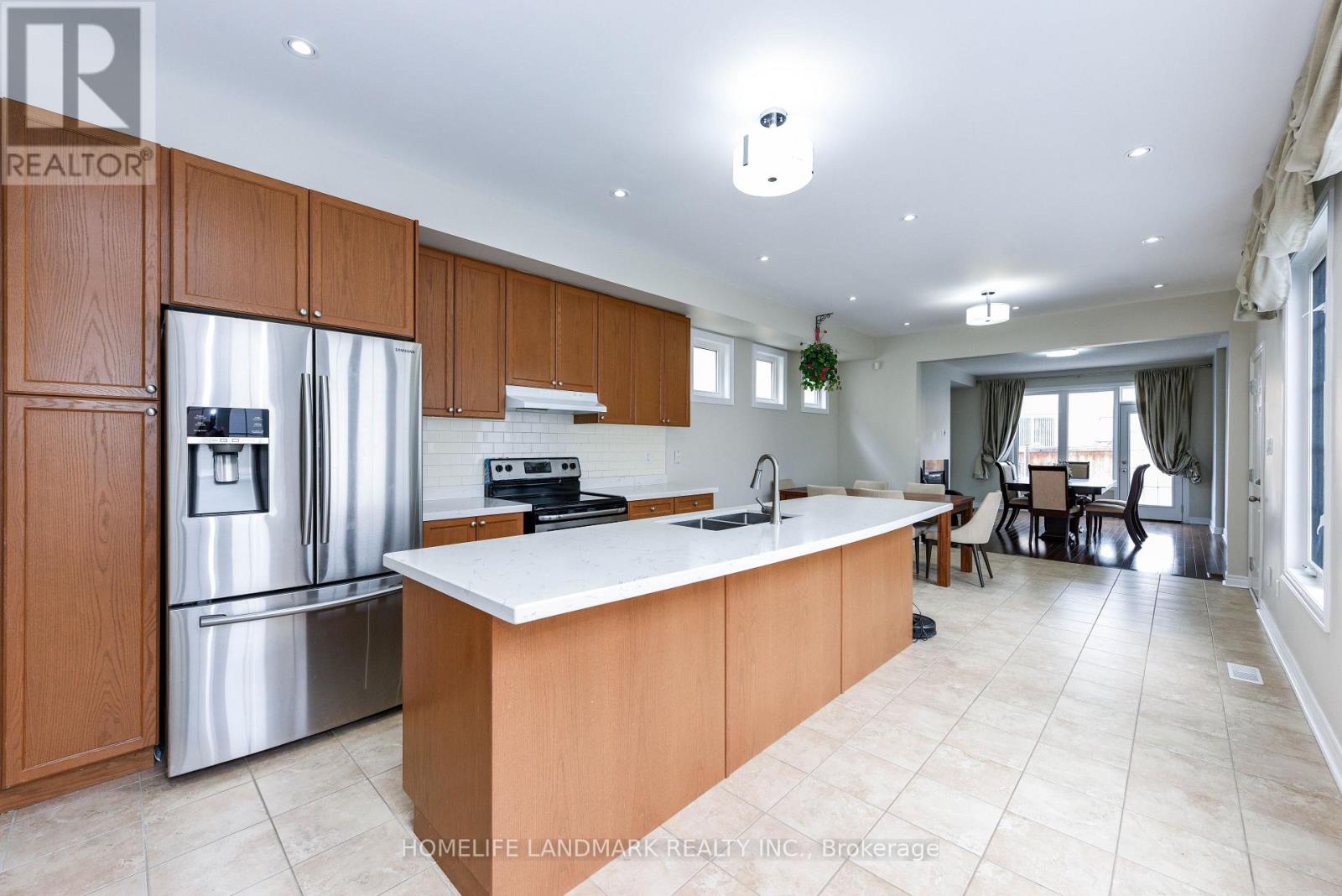 210 Castle Oaks Crossing W, Brampton, Ontario  L6P 3X2 - Photo 12 - W12310656