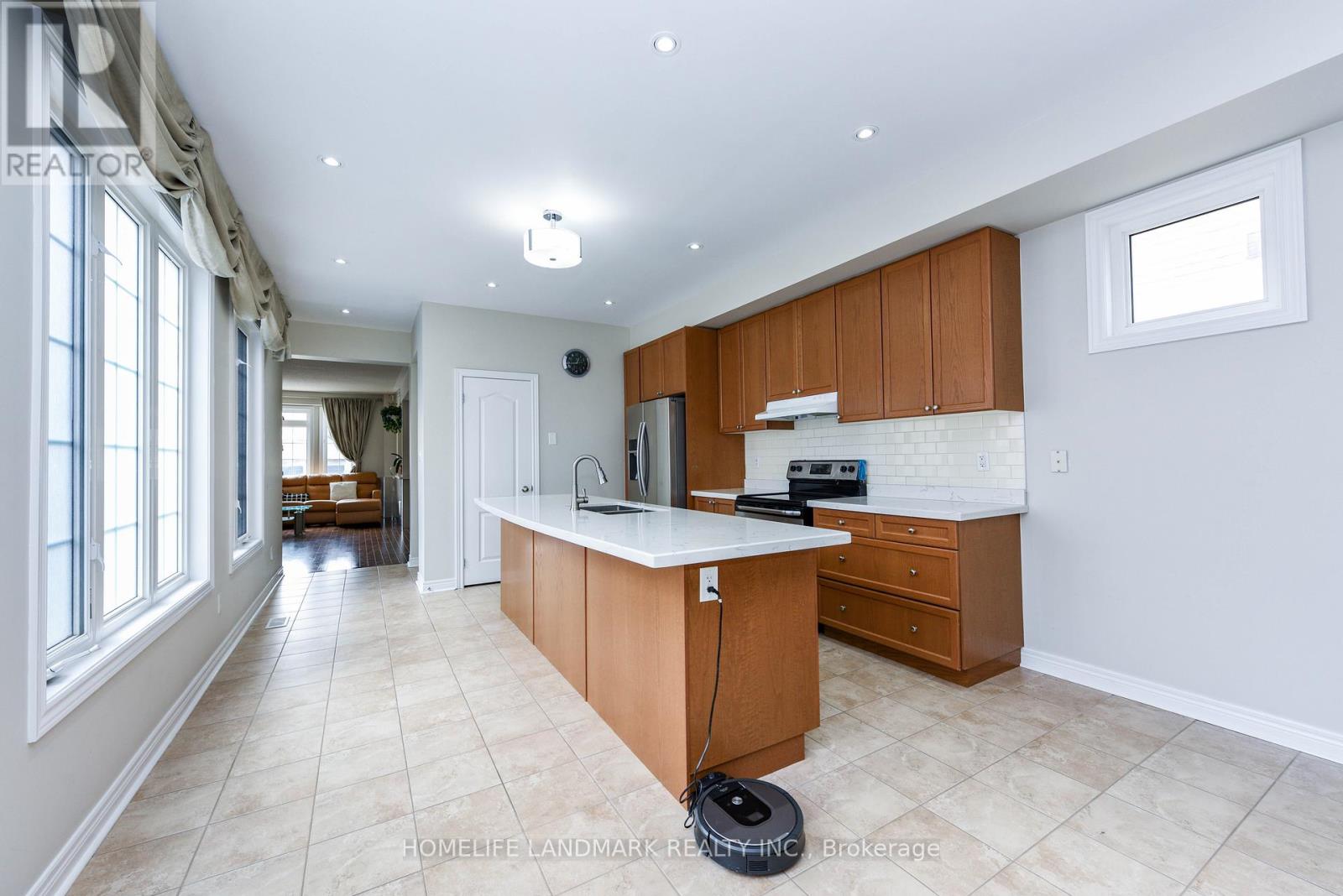 210 Castle Oaks Crossing W, Brampton, Ontario  L6P 3X2 - Photo 13 - W12310656