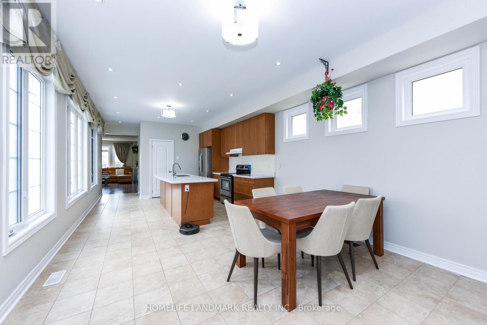 210 Castle Oaks Crossing W, Brampton, Ontario  L6P 3X2 - Photo 14 - W12310656