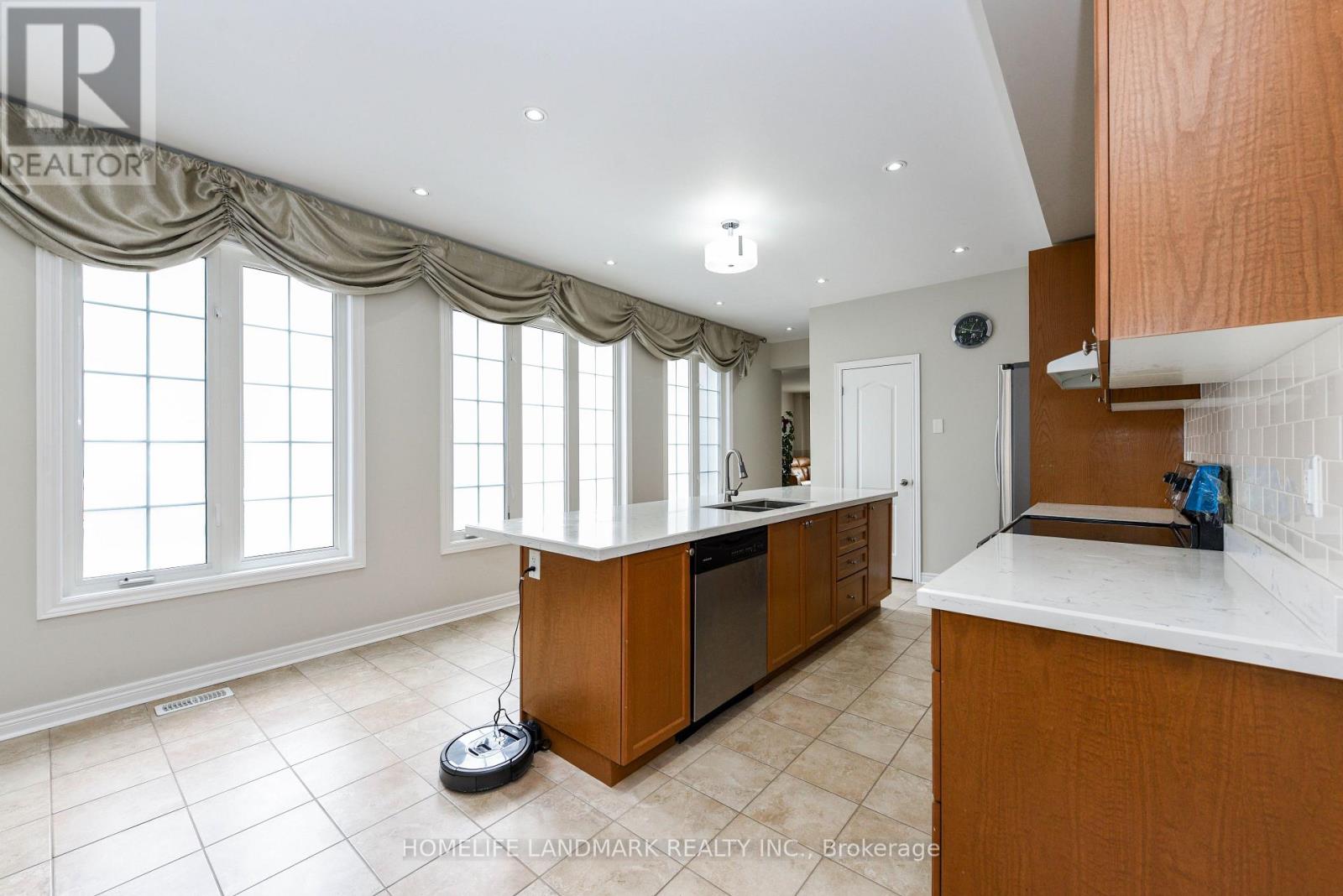 210 Castle Oaks Crossing W, Brampton, Ontario  L6P 3X2 - Photo 15 - W12310656