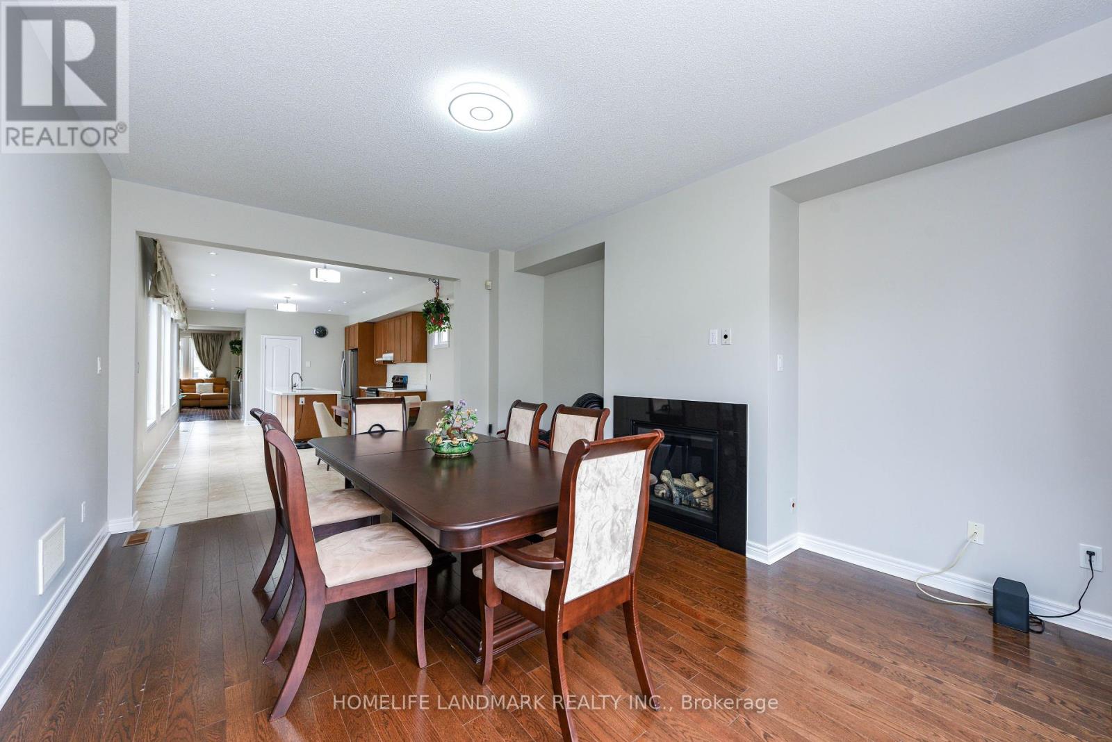 210 Castle Oaks Crossing W, Brampton, Ontario  L6P 3X2 - Photo 18 - W12310656